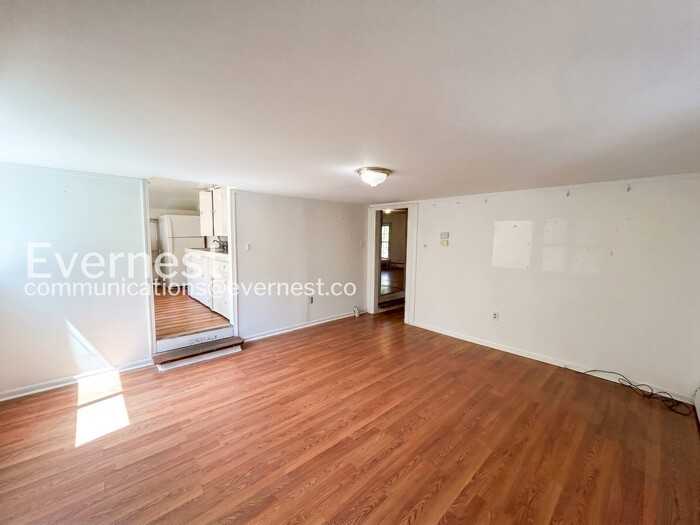 305 N Boundary St #B - Photo 5 of 14