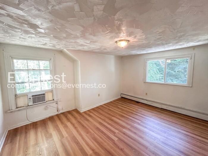 305 N Boundary St #B - Photo 7 of 14