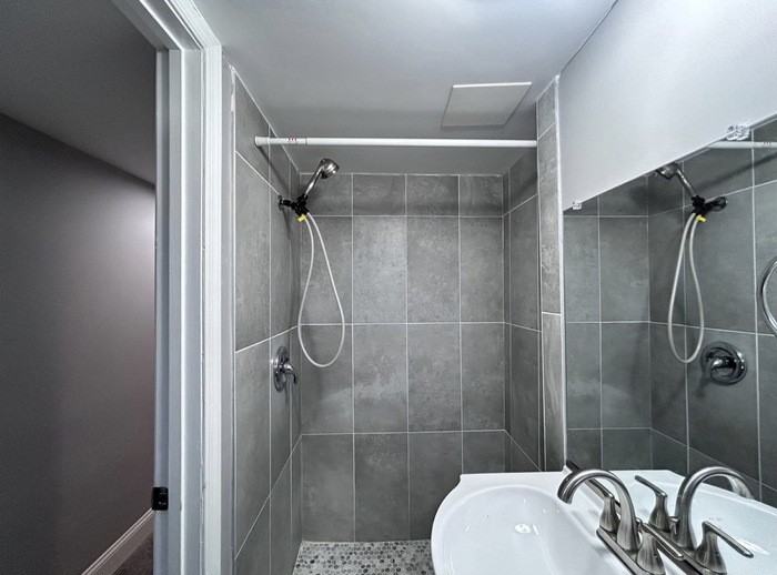 1399 Gittings Ave - Photo 7 of 12