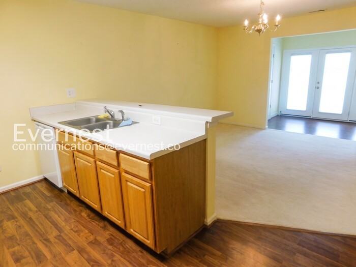 702 Westgate Cir - Photo 4 of 25