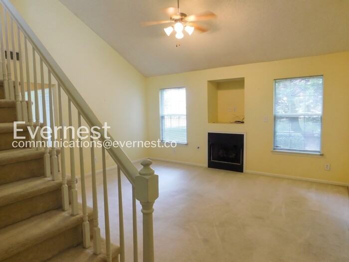702 Westgate Cir - Photo 6 of 25