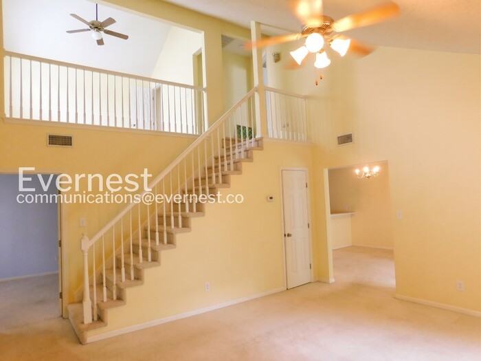 702 Westgate Cir - Photo 7 of 25
