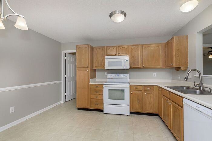 19539 Prairie Crossing Dr - Photo 4 of 21