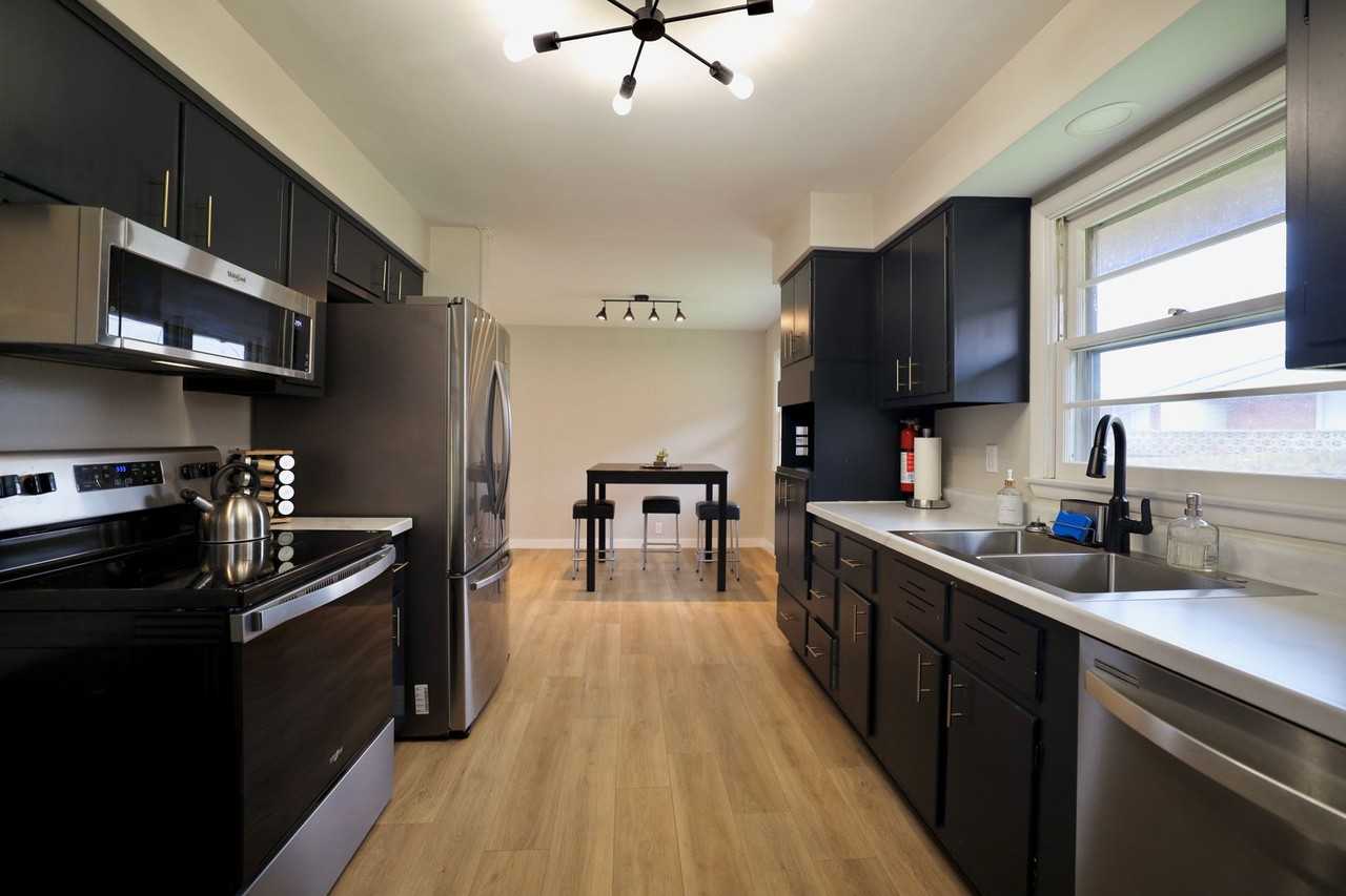 1534 N. Woodburn Ave - Photo 2 of 40