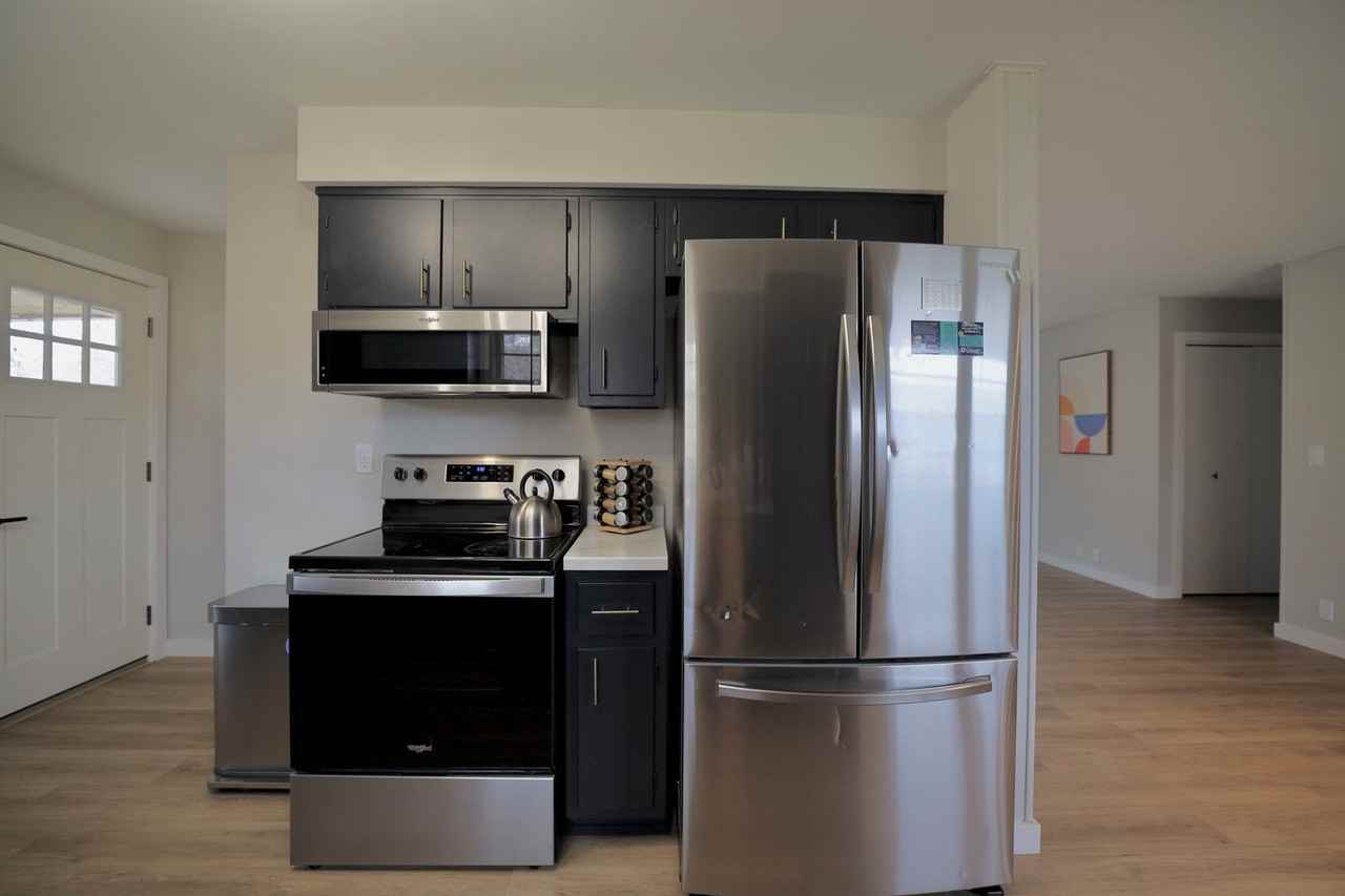 1534 N. Woodburn Ave - Photo 4 of 40