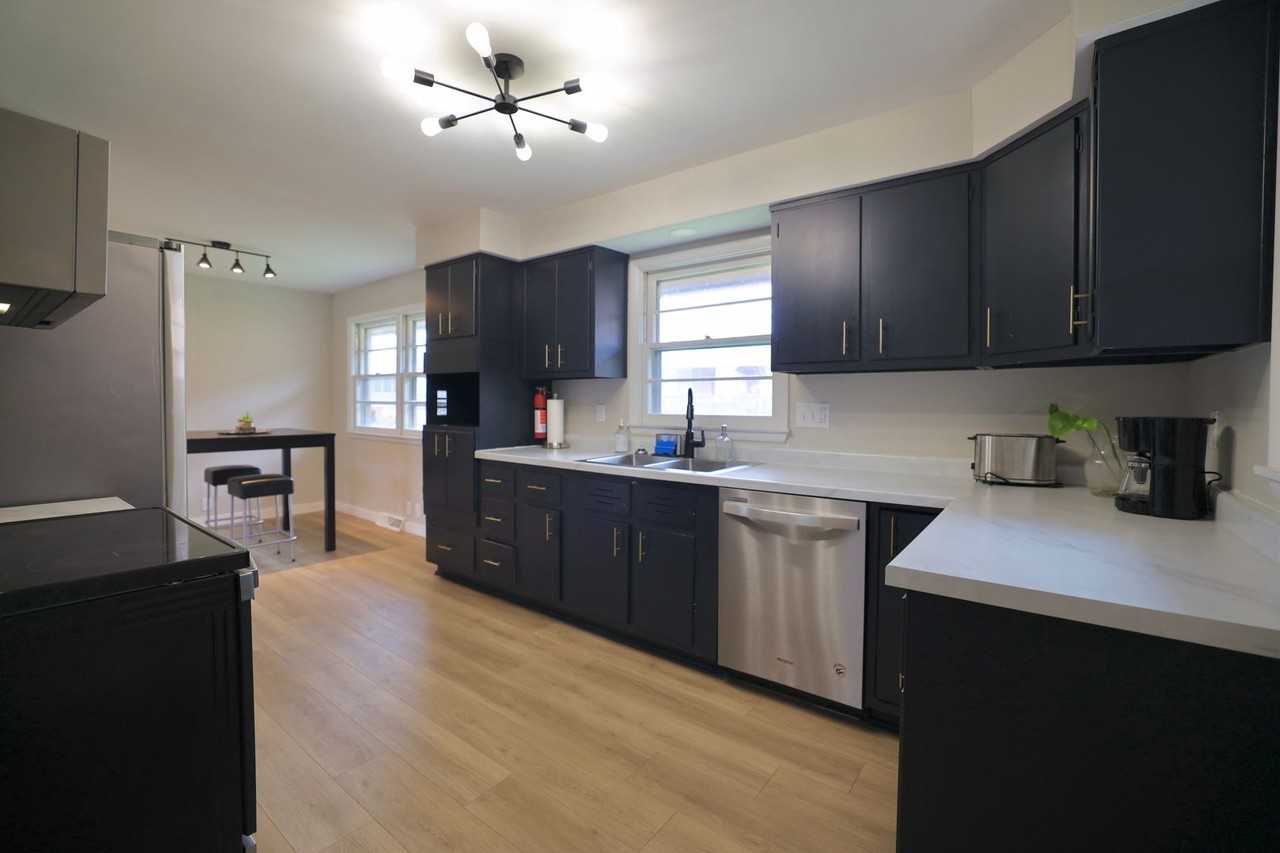 1534 N. Woodburn Ave - Photo 5 of 40