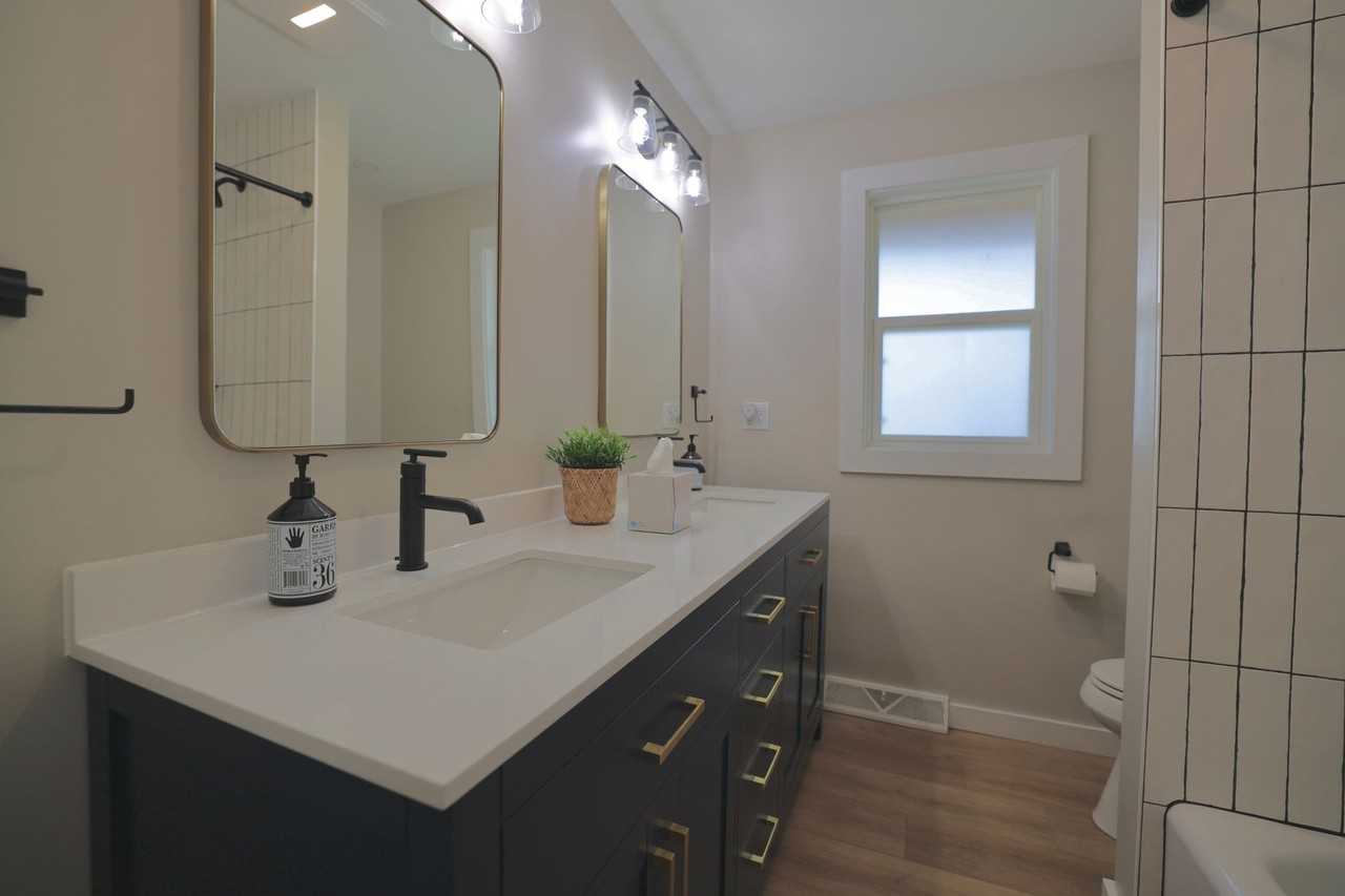 1534 N. Woodburn Ave - Photo 7 of 40