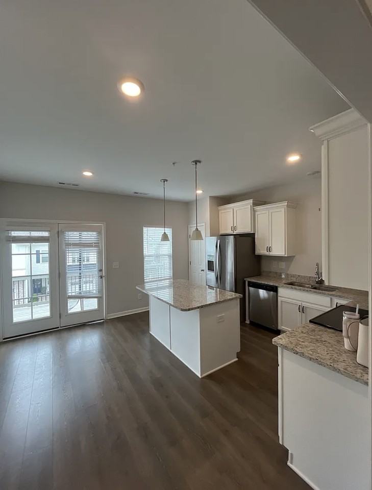 208 Kinsale Dr - Photo 4 of 9