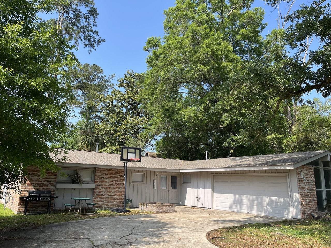 110 Robinhood Dr #NA - Photo 2 of 18