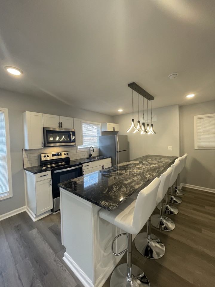 233 Lamont Ave #1 - Photo 4 of 19