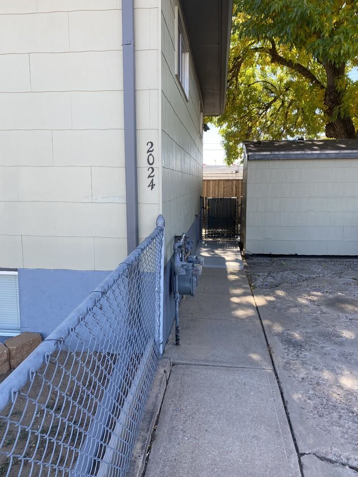 2024 W Hamilton Pl - Photo 2 of 18