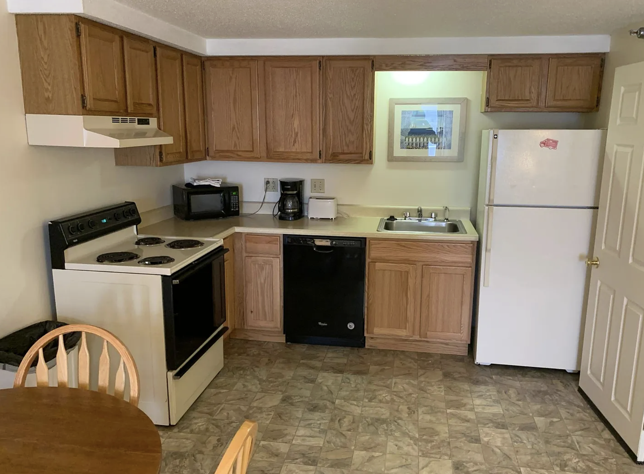 844 State St - Photo 2 of 5