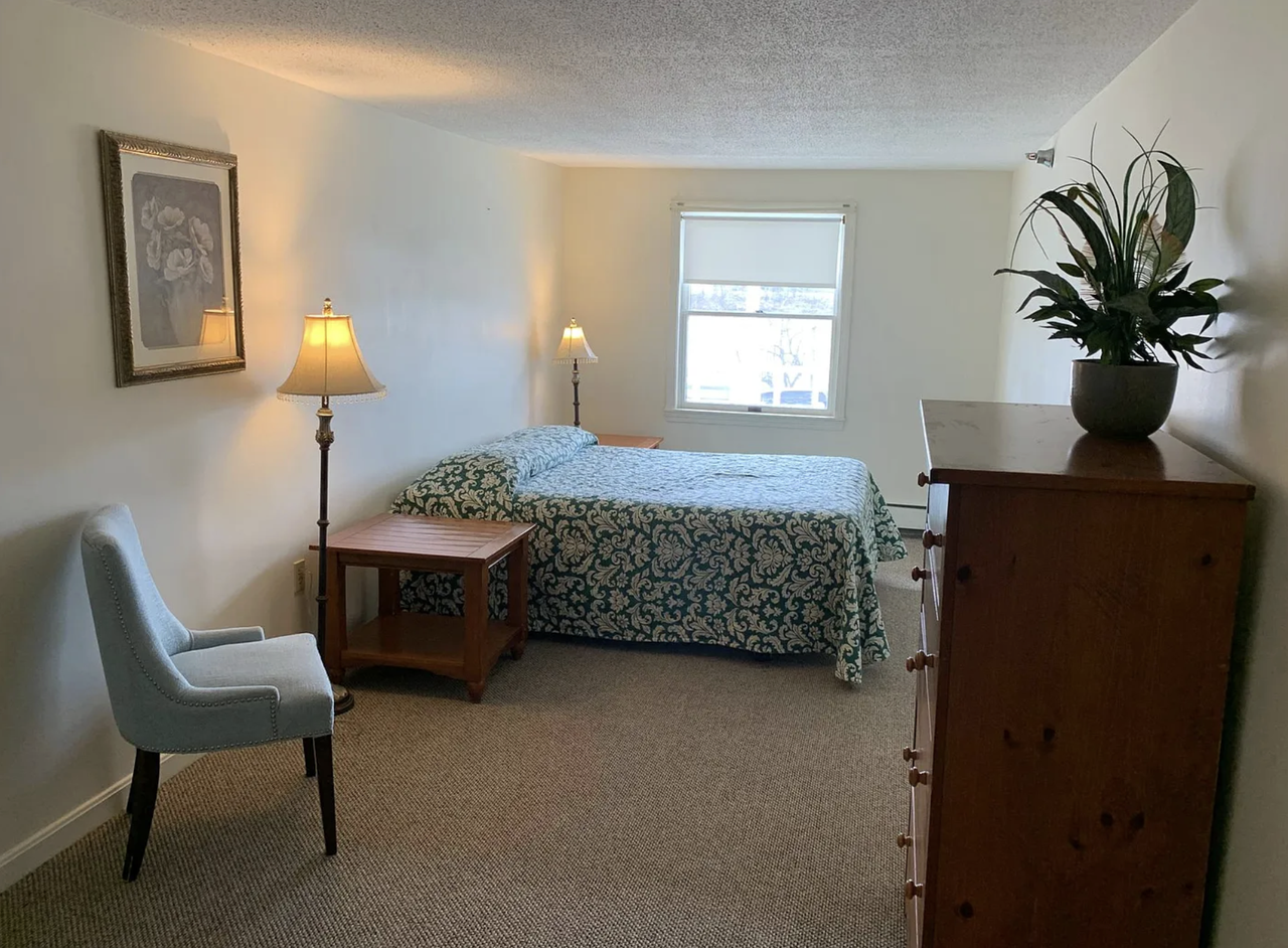 844 State St - Photo 3 of 5