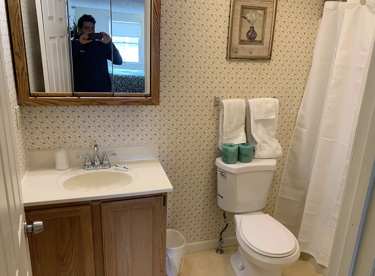 844 State St - Photo 4 of 5