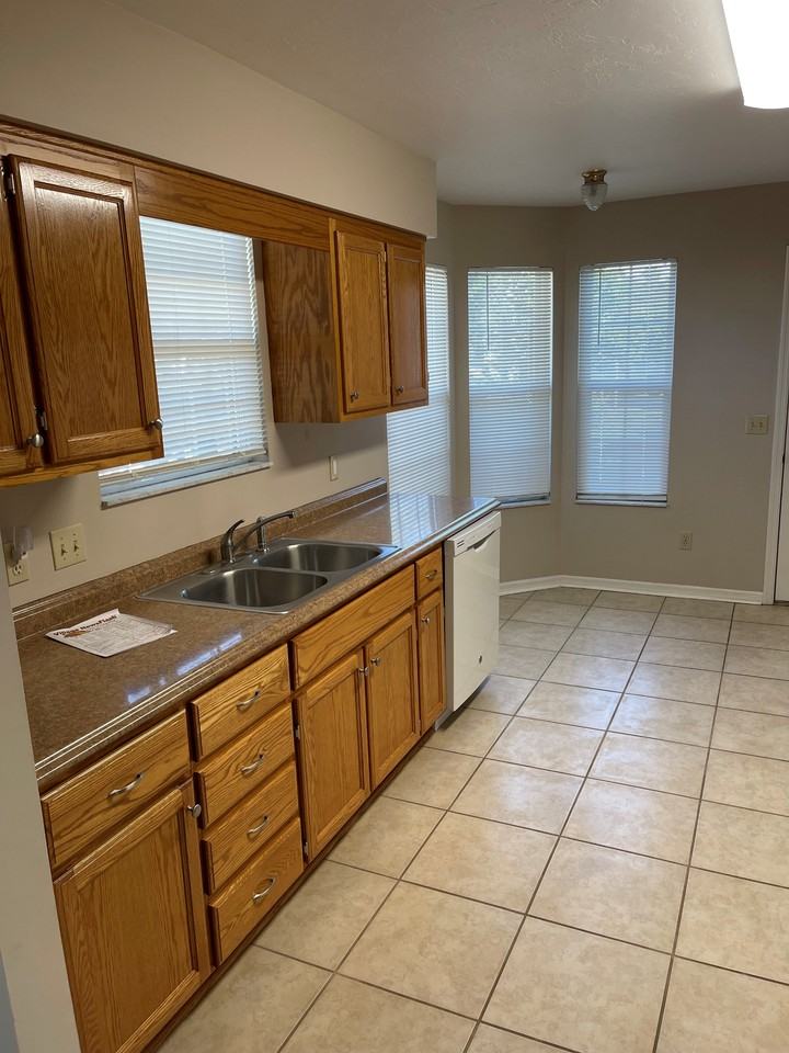 116 Se Willow Dr #NA - Photo 3 of 9