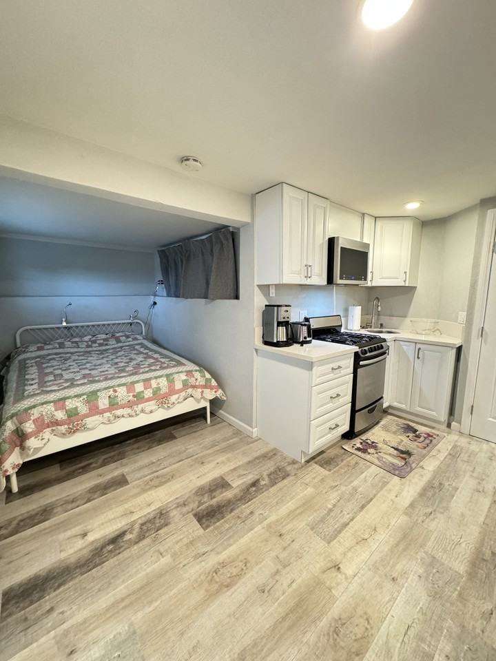 821 W Olive St #C - Photo 4 of 12