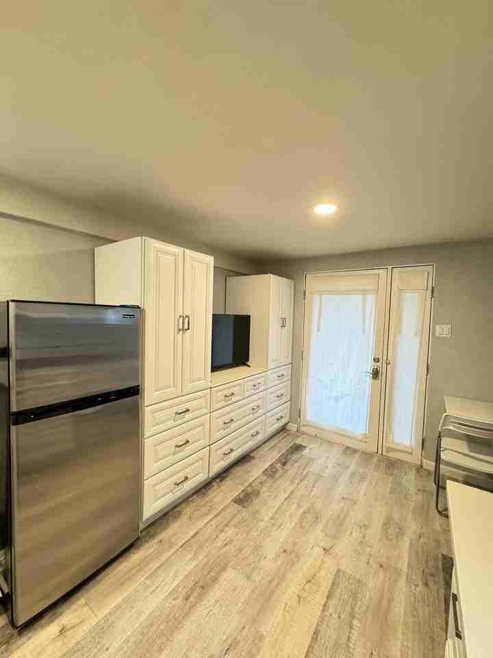 821 W Olive St #C - Photo 6 of 12