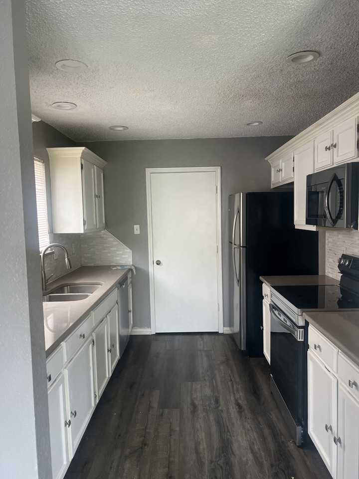 1222 W Hudgins St #1224 - Photo 5 of 13