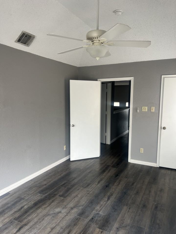 1222 W Hudgins St #1224 - Photo 6 of 13