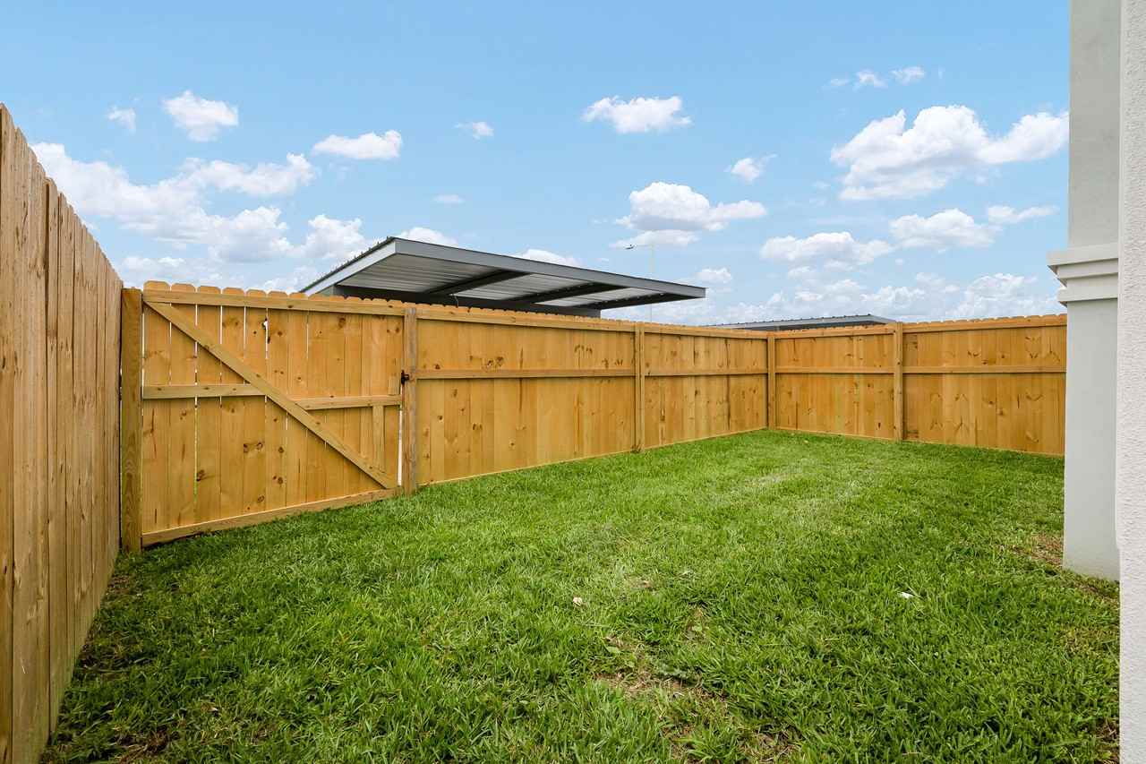1813 N Monaco Dr #1 - Photo 5 of 17