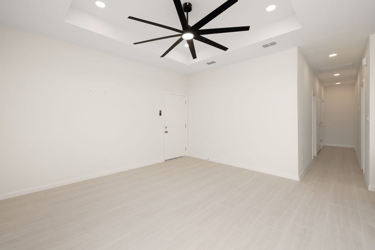1813 N Monaco Dr #1 - Photo 7 of 17