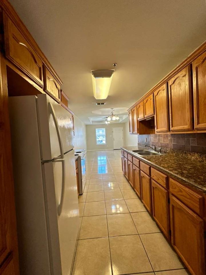 1109 W Eisenhower St #2 - Photo 2 of 13