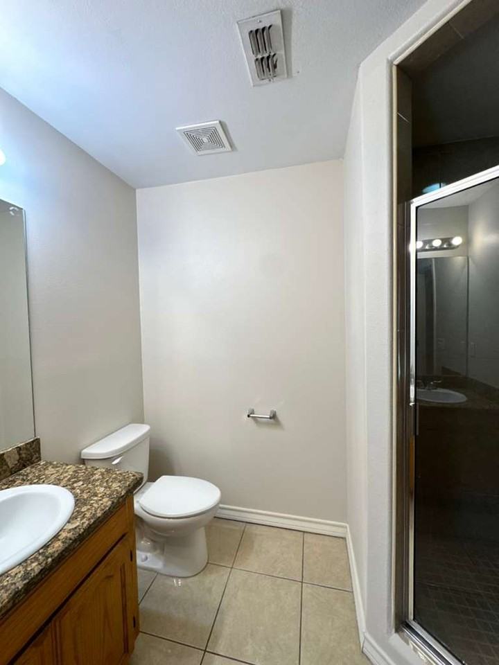 1109 W Eisenhower St #2 - Photo 5 of 13
