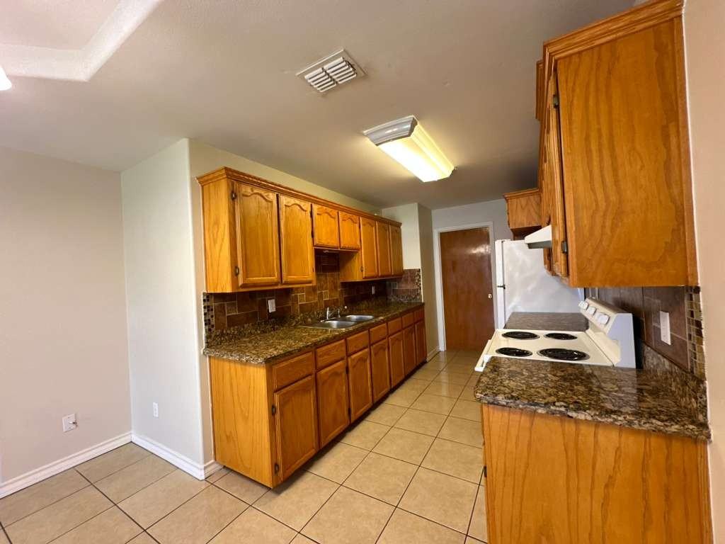 1109 W Eisenhower St #2 - Photo 6 of 13