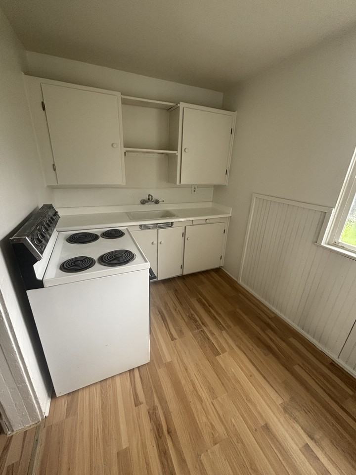 1761 Rogue River Hwy #5 - Photo 3 of 4