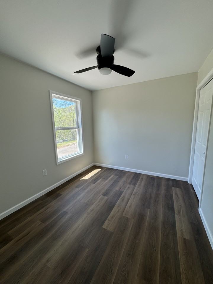 92 N Redtown Rd #9 - Photo 4 of 7