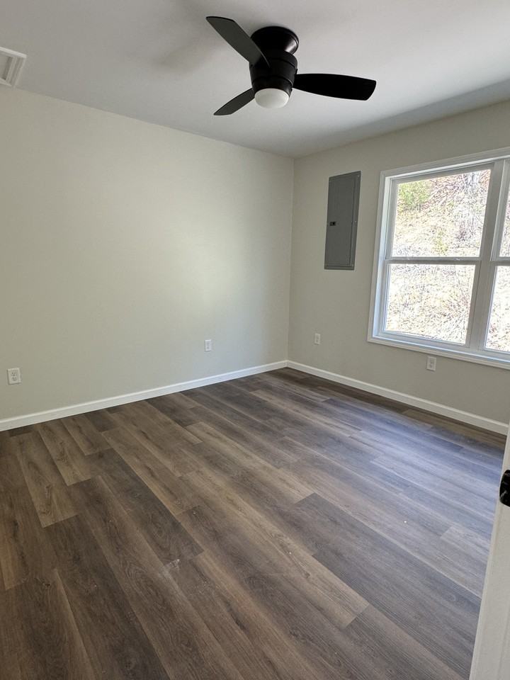 92 N Redtown Rd #9 - Photo 5 of 7