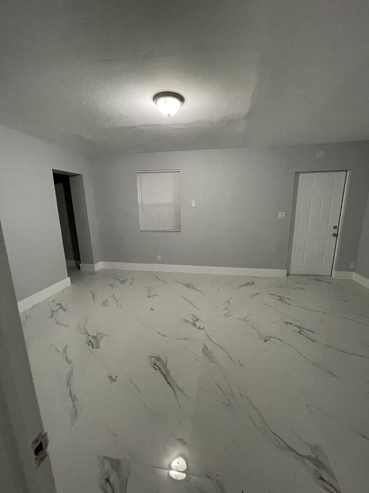 9429 Silverthorne Dr #NA - Photo 3 of 8