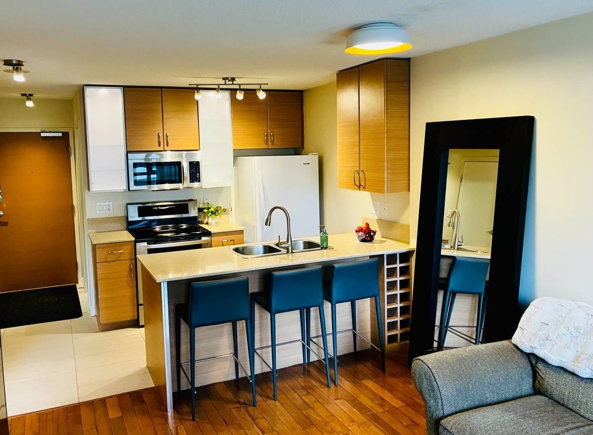 909 Mainland Street - Photo 6 of 17