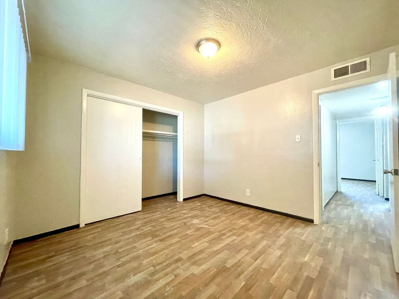 Executive East Apartments - Photo 6 of 9