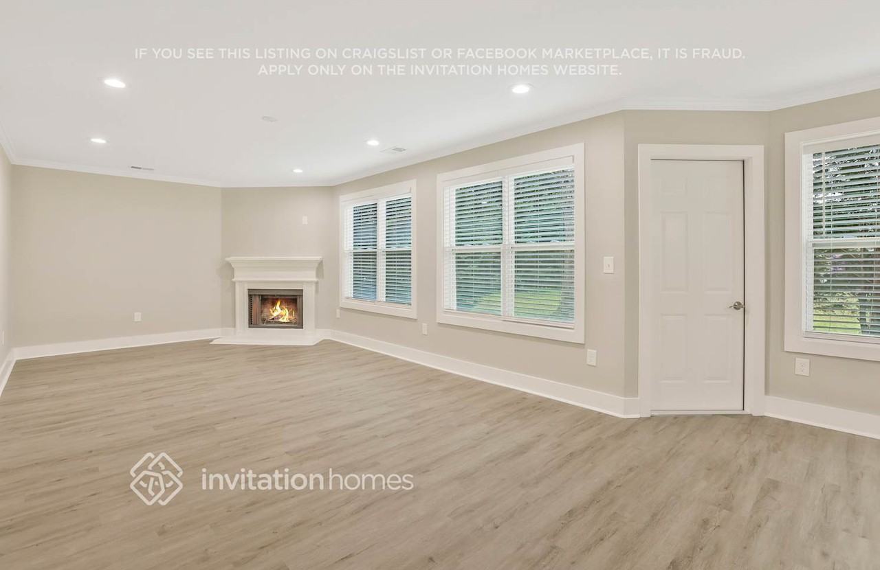 2449 Raven Cir - Photo 2 of 24