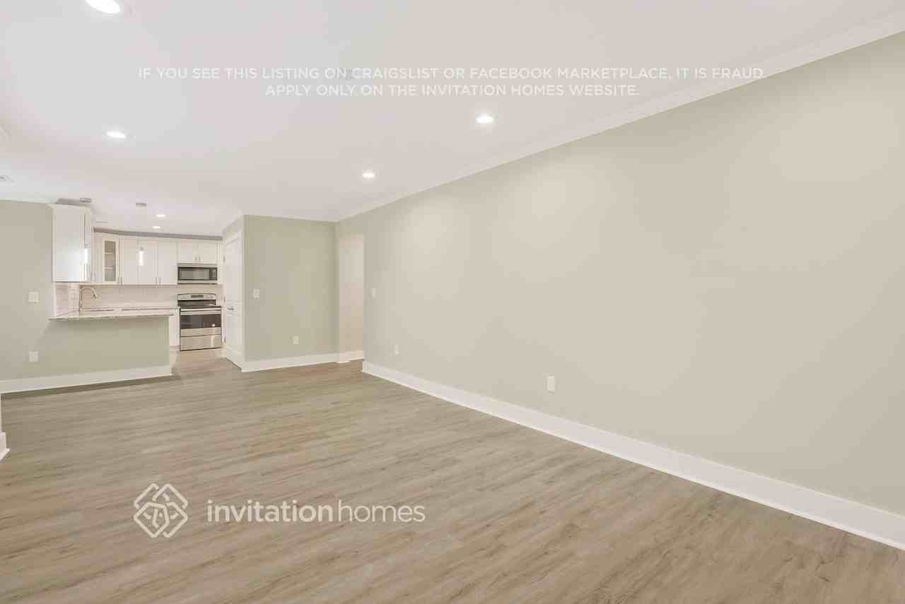 2449 Raven Cir - Photo 3 of 24