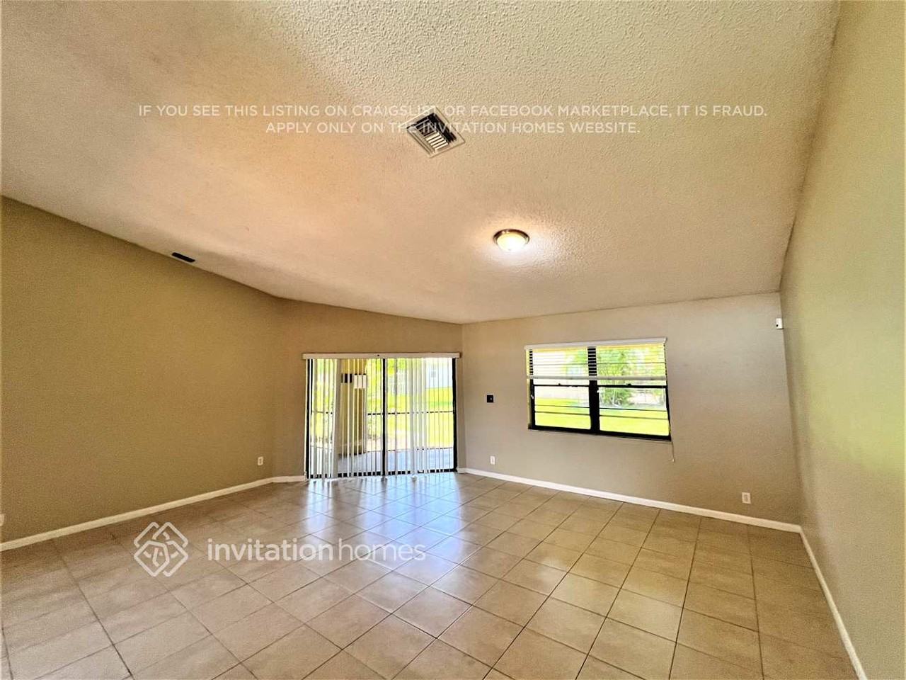 1944 Lynton Cir - Photo 3 of 16