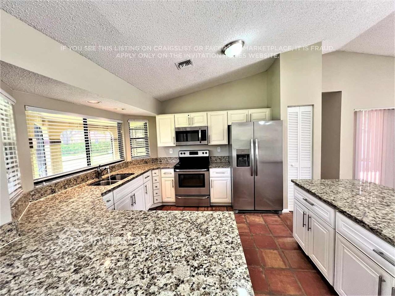 1944 Lynton Cir - Photo 5 of 16