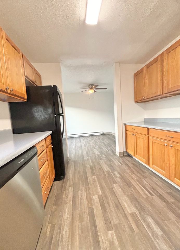 1200 E Powell Blvd #18 - Photo 2 of 20