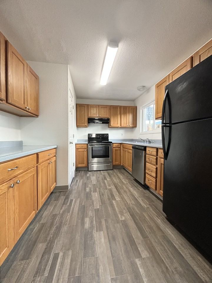 1200 E Powell Blvd #18 - Photo 4 of 20