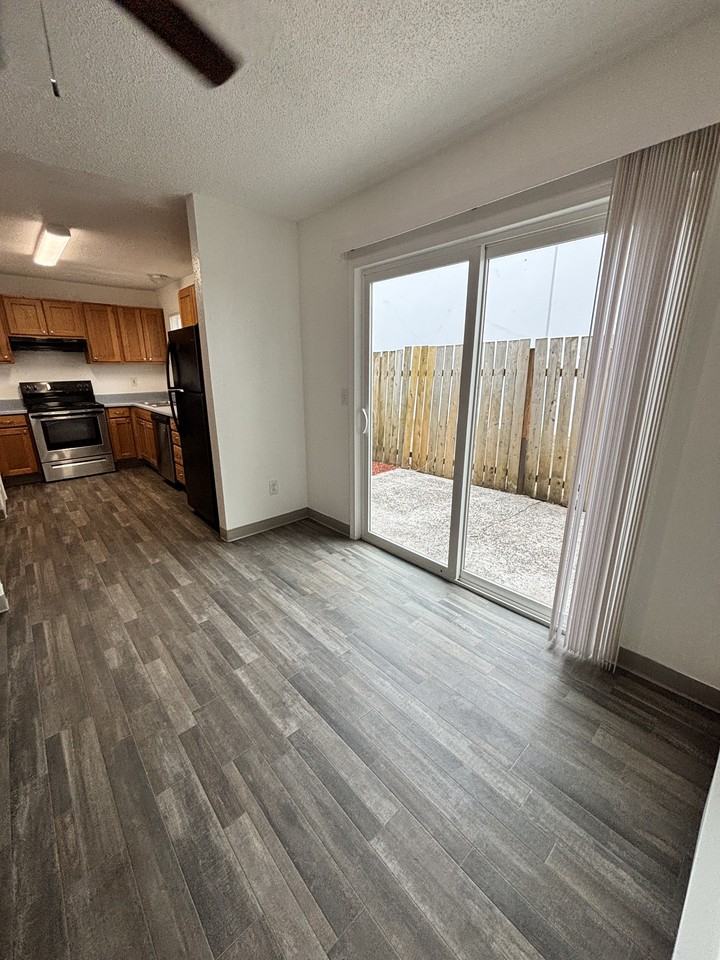 1200 E Powell Blvd #18 - Photo 5 of 20