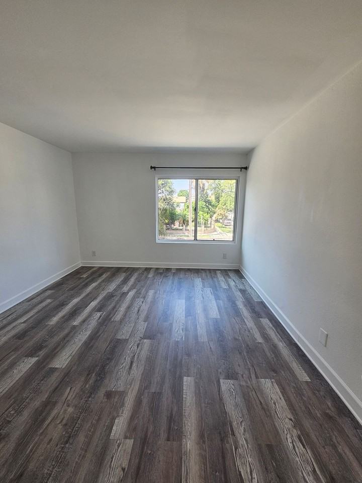 Welcome to Sherman West Apartments !!! - Photo 5 of 19