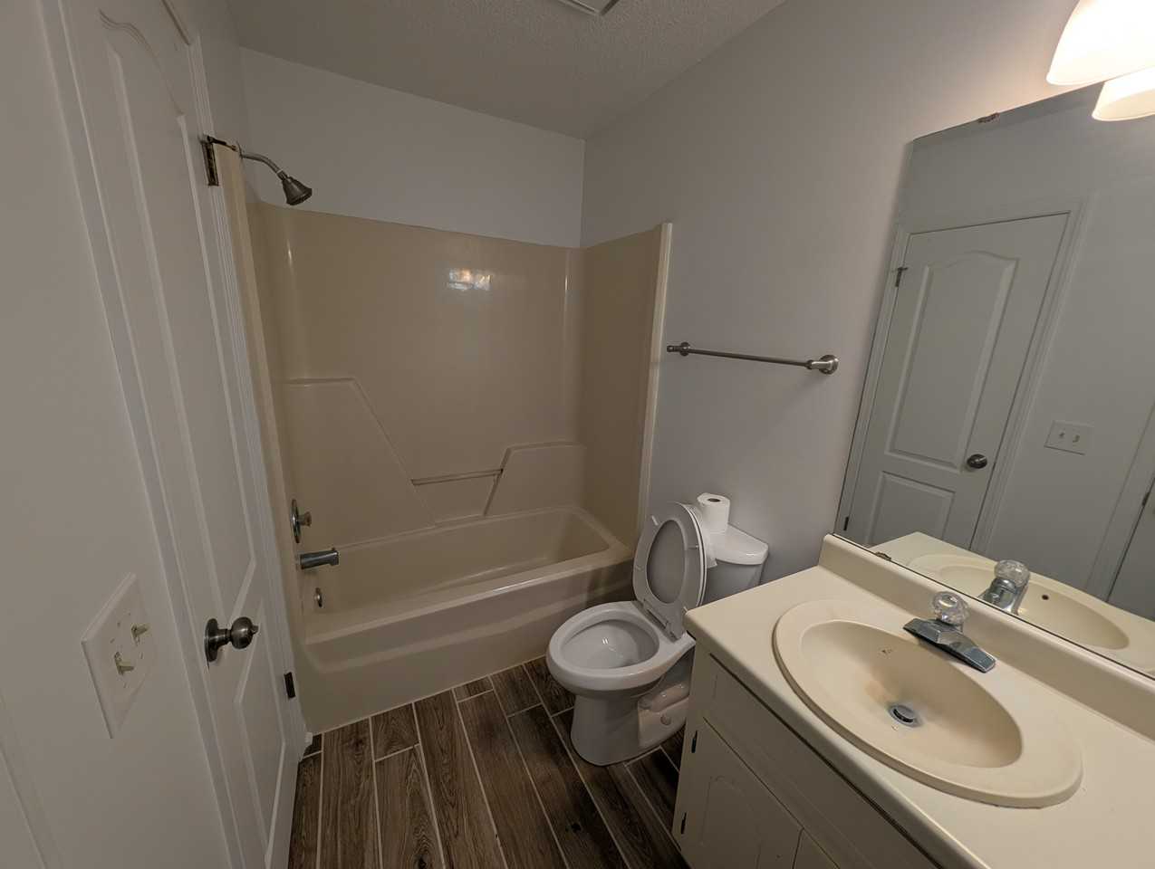 408 S Woodburn Dr - Photo 4 of 12