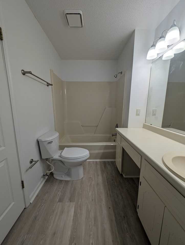 408 S Woodburn Dr - Photo 5 of 12