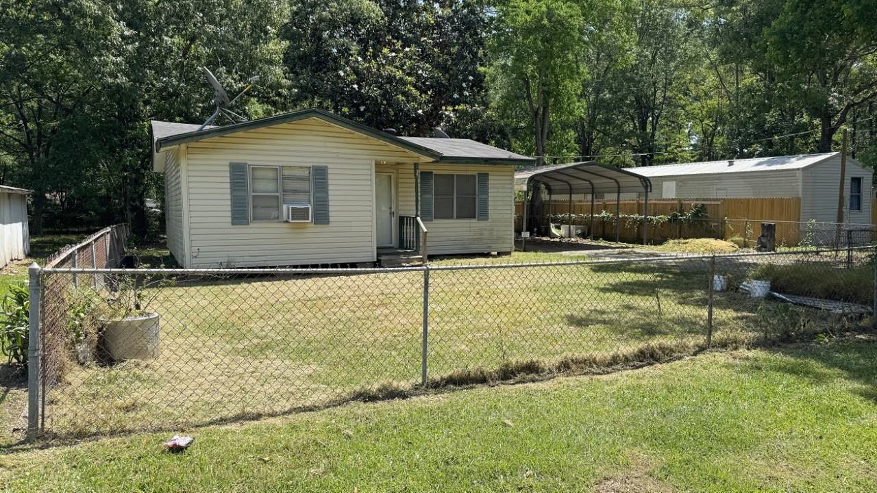 1135 Fern St - Photo 2 of 15