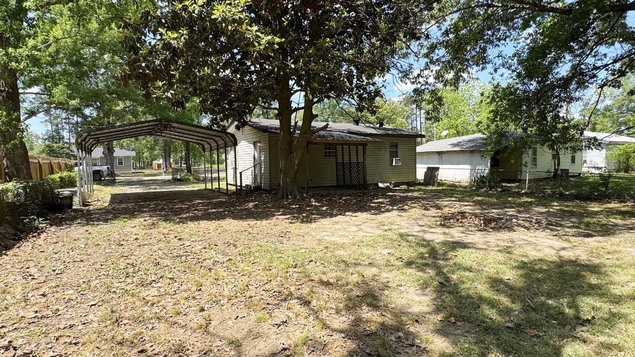 1135 Fern St - Photo 4 of 15