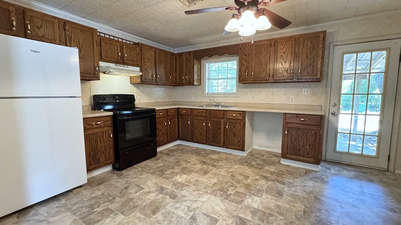 1135 Fern St - Photo 5 of 15