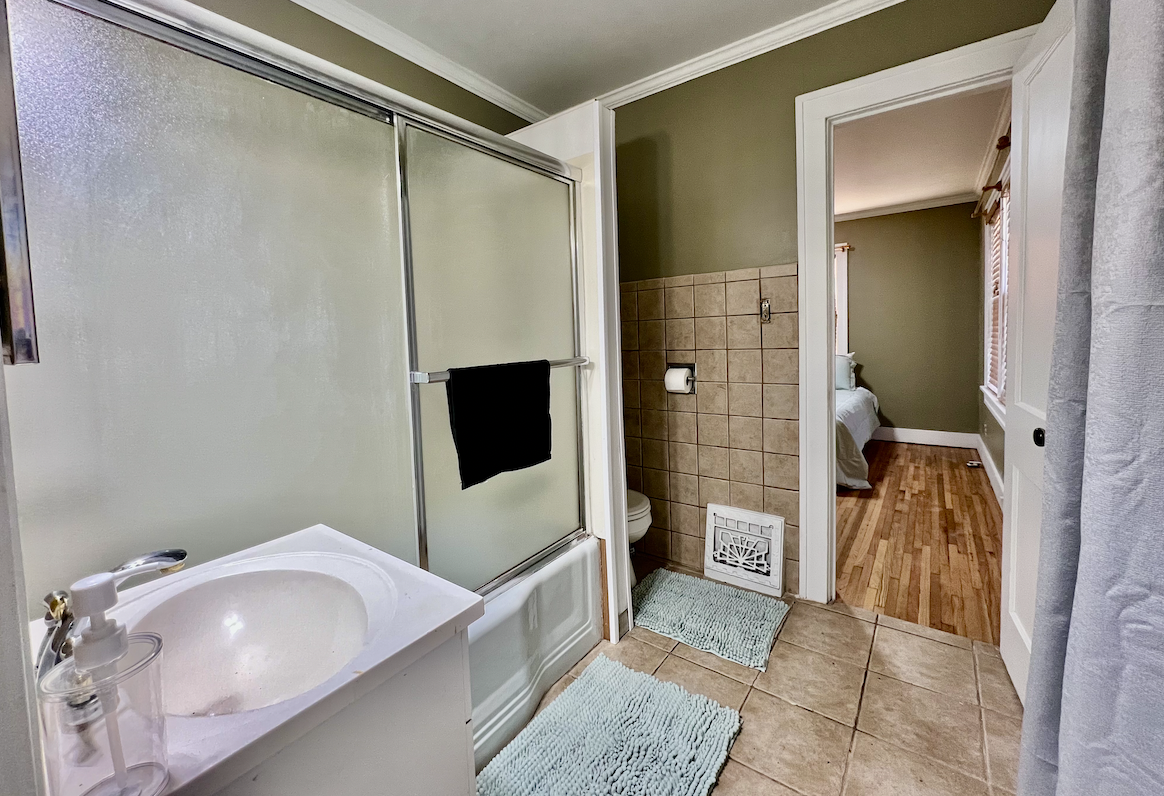 610 N Plum St - Photo 5 of 8