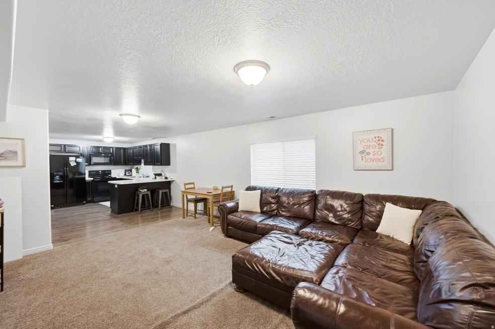 86 E Rose Way - Photo 3 of 7