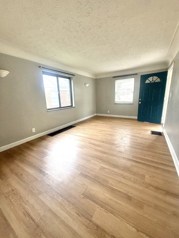 1131 Wilmont Ct - Photo 3 of 32